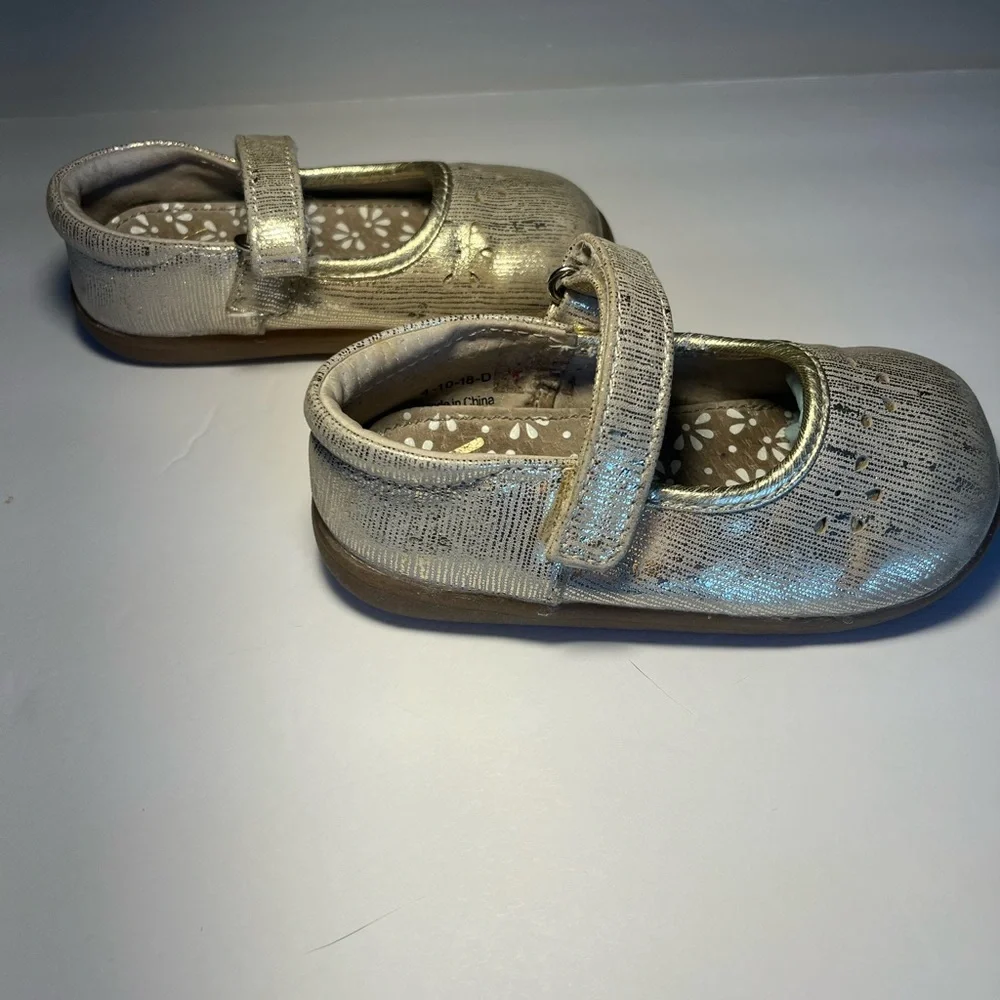 See Kai Run gold‎ Mary Jane’s size 7 toddler